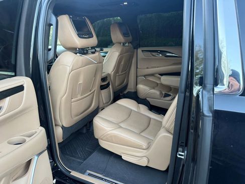 Used 2019 Cadillac Escalade ESV Platinum image 15