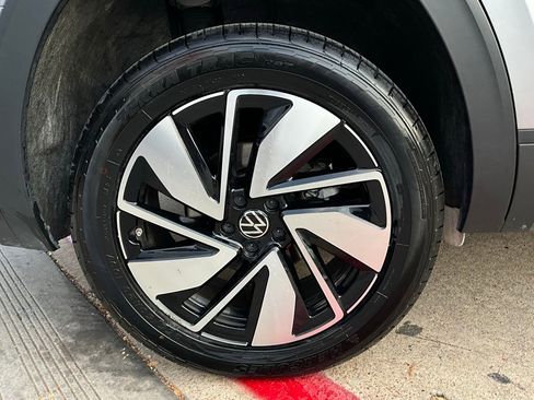 Used 2025 Volkswagen Atlas SE image 9