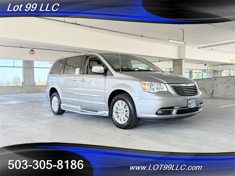 Used 2013 Chrysler Town & Country Limited w/ Luxury Group FWD image 12