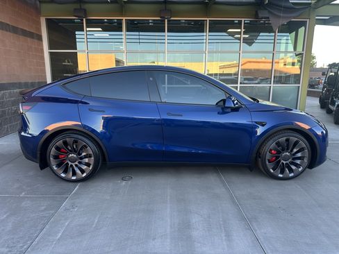 Used 2023 Tesla Model Y Performance image 7