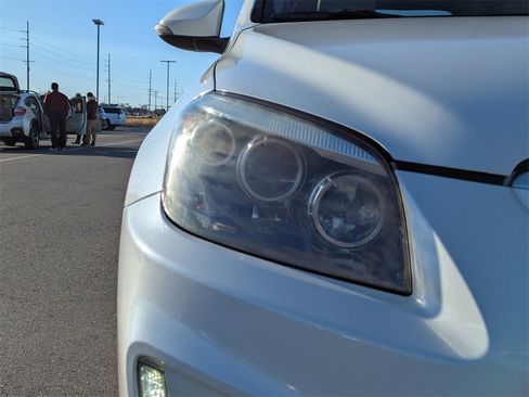 Used 2013 Toyota RAV4 EV image 38