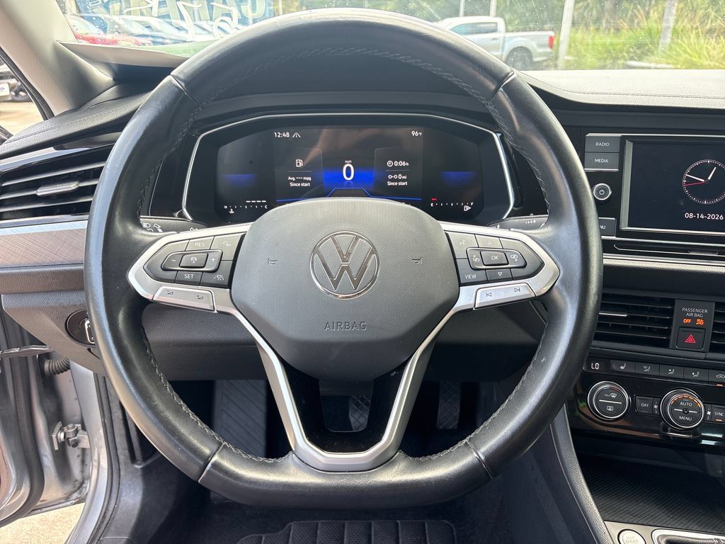 Used 2024 Volkswagen Jetta SE FWD image 16