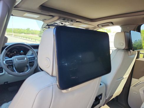 New 2026 GMC Yukon XL Denali w/ Denali Reserve Package AWD/4WD image 10