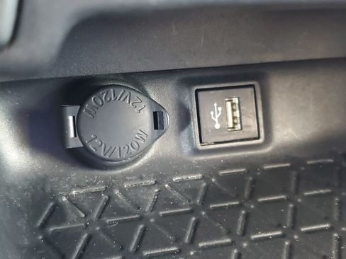 Used 2025 Toyota RAV4 XLE FWD image 20
