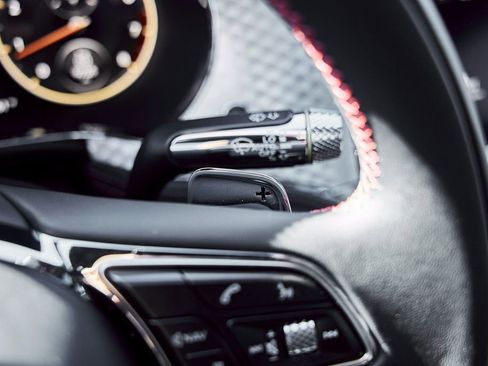 Used 2023 Bentley Flying Spur V8 image 64