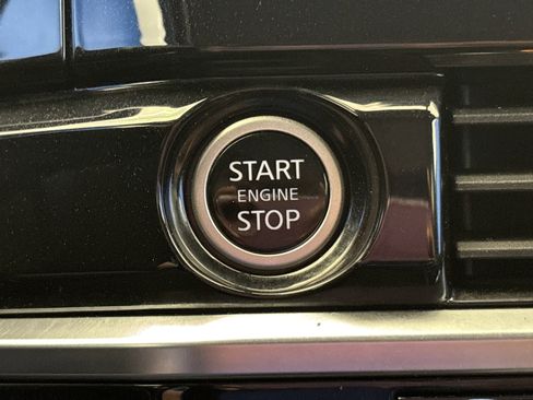 Used 2023 Nissan Pathfinder SL w/ SL Premium Package FWD image 22
