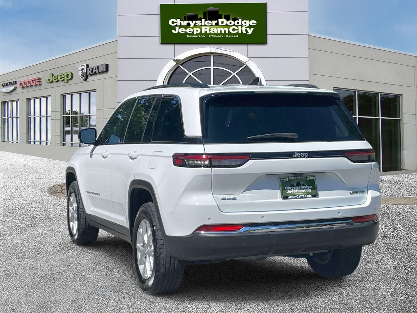Used 2023 Jeep Grand Cherokee Limited AWD/4WD image 8
