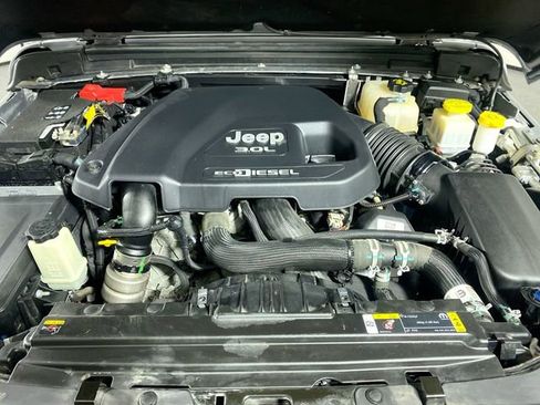 Used 2021 Jeep Gladiator Willys image 27