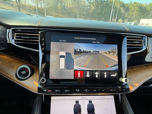 Used 2024 Jeep Grand Wagoneer L Series III image 20