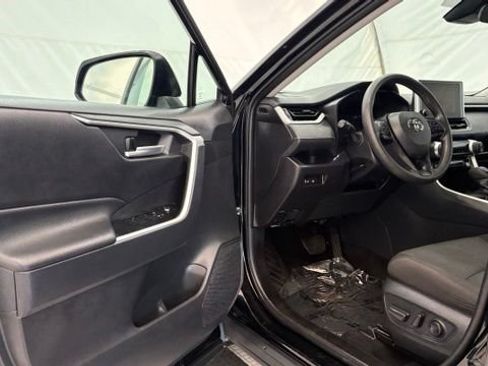 Used 2025 Toyota RAV4 XLE FWD image 31