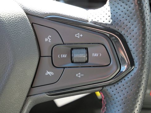 Used 2024 Chevrolet Trax RS w/ Driver Confidence Package image 31