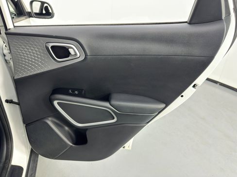 Used 2020 Kia Soul LX image 36