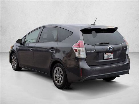 Used 2017 Toyota Prius V Four w/ Carpet Mat Package FWD image 8