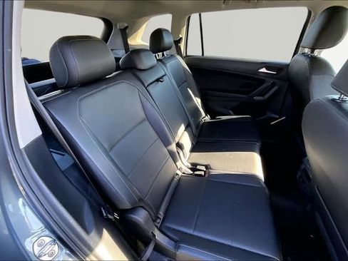 Used 2019 Volkswagen Tiguan SE w/ Panoramic Sunroof Package image 17