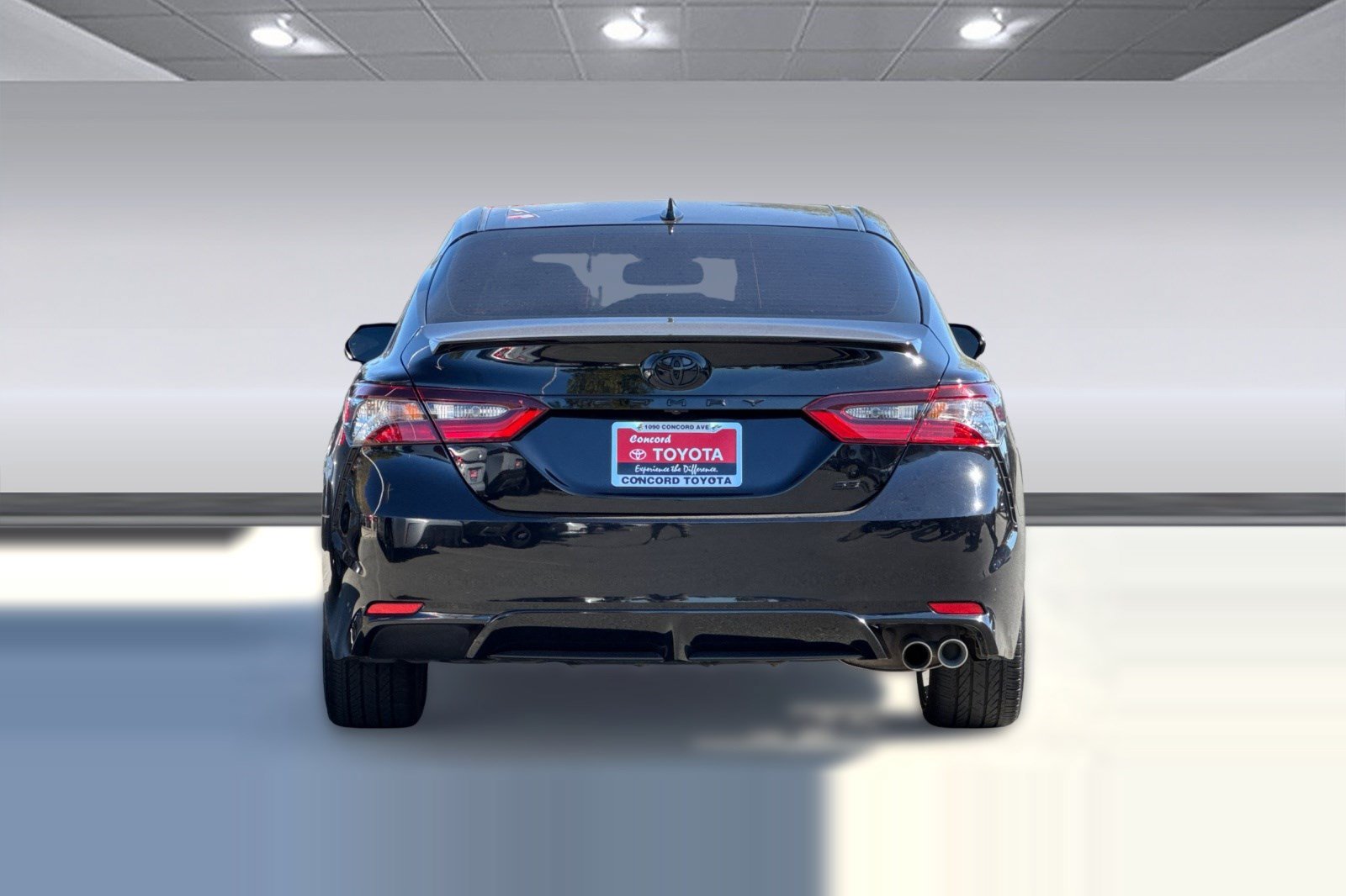Used 2024 Toyota Camry SE w/ Convenience Package FWD image 10