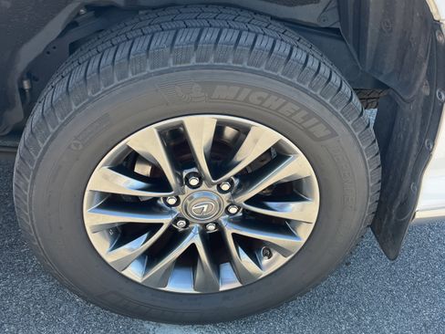 Used 2018 Lexus GX 460 image 17