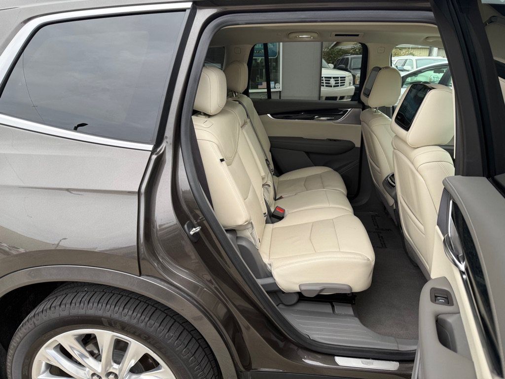 Used 2020 Cadillac XT6 Premium Luxury AWD/4WD image 16