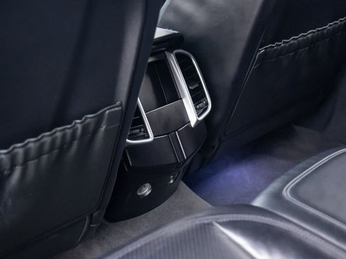 Certified 2017 Porsche Cayenne Platinum Edition image 16