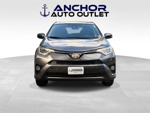 Used 2018 Toyota RAV4 XLE AWD/4WD image 2