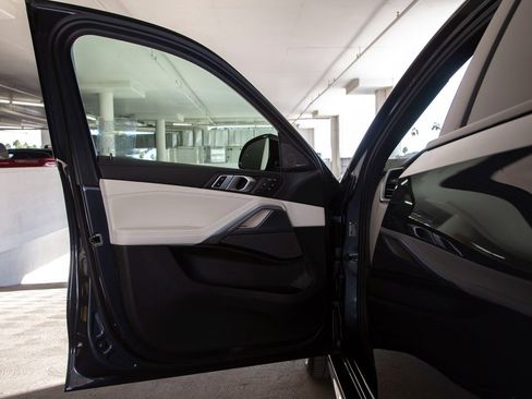 Used 2020 BMW X6 sDrive40i w/ M Sport Package image 13