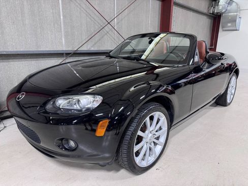 Used 2006 MAZDA MX-5 Miata Grand Touring RWD image 3
