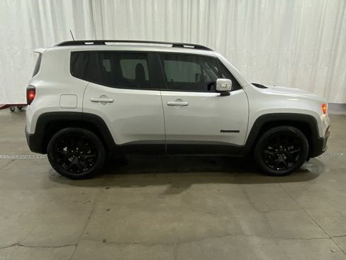 Used 2018 Jeep Renegade Altitude image 3