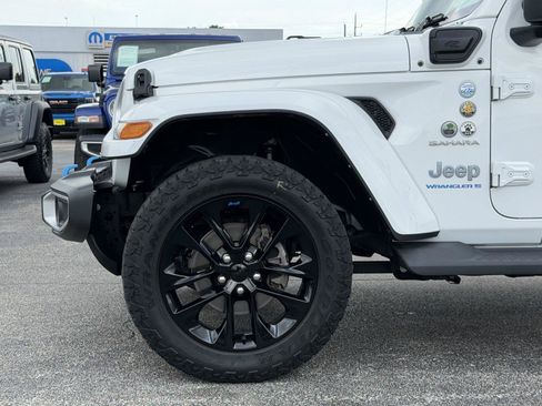 Used 2023 Jeep Wrangler Unlimited Sahara w/ Cold Weather Group AWD/4WD image 10