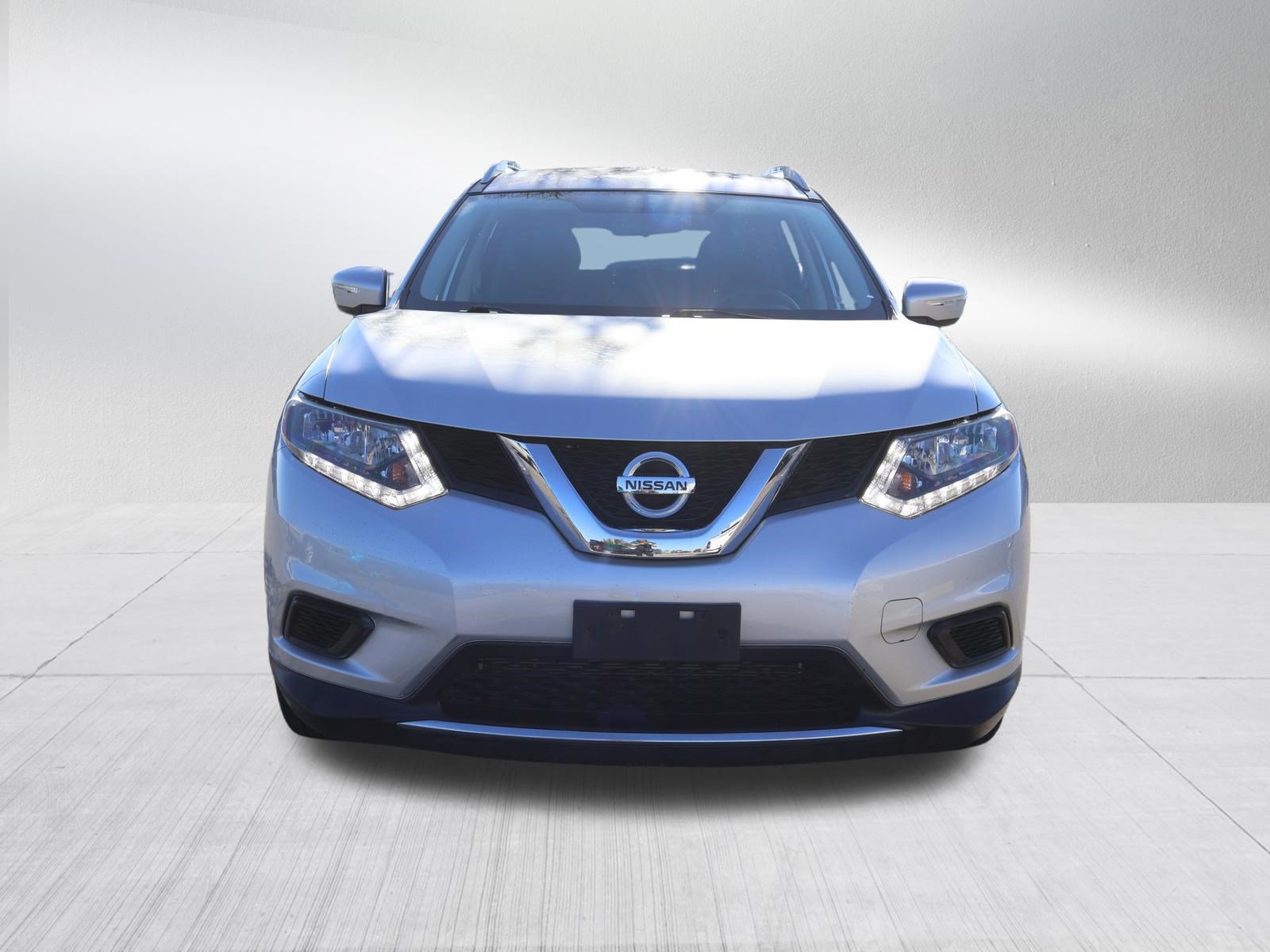 Used 2015 Nissan Rogue SV AWD/4WD image 2