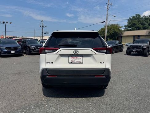 Used 2019 Toyota RAV4 XLE Premium FWD image 6
