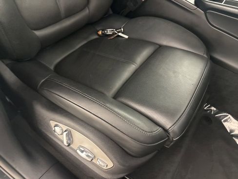 Used 2022 Porsche Macan w/ Premium Package Plus image 30