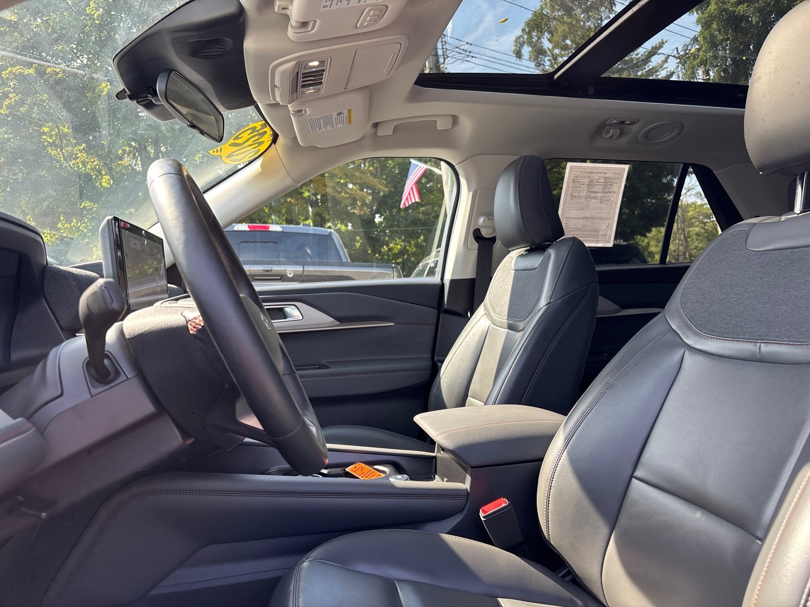 Used 2025 Ford Explorer Active w/ Active Comfort Package AWD/4WD image 24