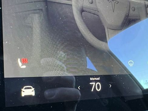 Used 2021 Tesla Model Y Long Range image 16