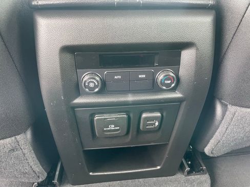 Used 2023 Chevrolet Traverse LT image 53