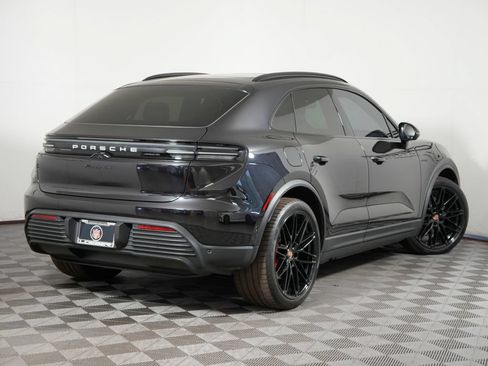 Certified 2025 Porsche Macan 4S Electric AWD/4WD image 7