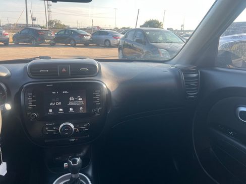 Used 2018 Kia Soul + FWD image 20