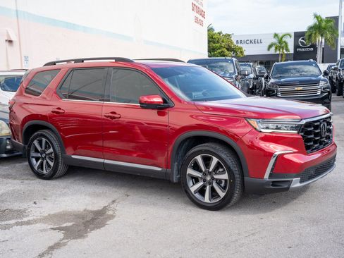 Certified 2025 Honda Pilot Touring image 3