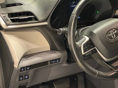 Used 2021 Toyota Sienna XLE w/ XLE Plus Package image 17