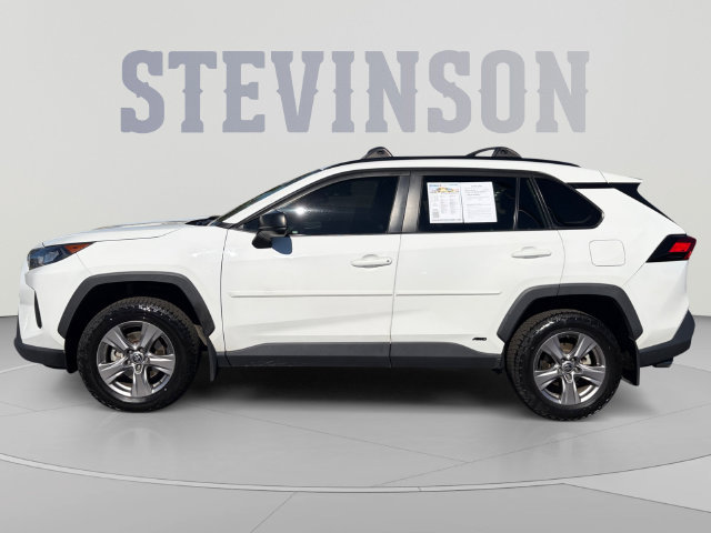 Used 2022 Toyota RAV4 LE AWD/4WD image 2