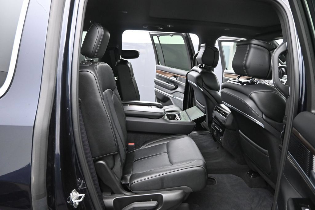 Used 2025 Jeep Grand Wagoneer 4WD image 19