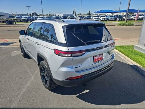 New 2025 Jeep Grand Cherokee Limited w/ Black Appearance Package image 19