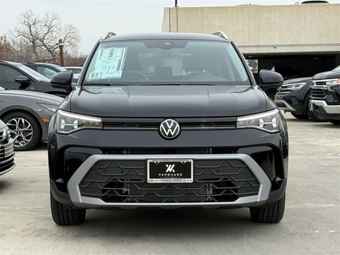 New 2026 Volkswagen Taos SE image 5