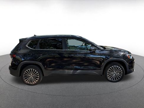 Used 2025 Volkswagen Taos SE FWD image 8