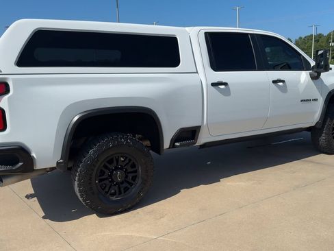 Used 2025 Chevrolet Silverado 2500 ZR2 w/ Technology Package AWD/4WD image 9
