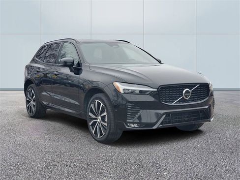 Certified 2025 Volvo XC60 B5 Plus image 3
