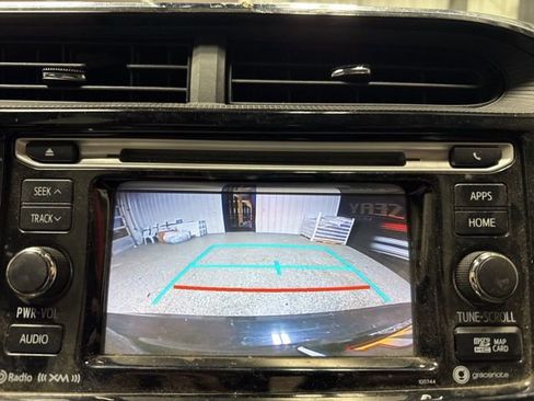 Used 2018 Toyota Prius C Three image 9