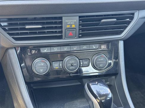 Used 2023 Volkswagen Jetta SE FWD image 29