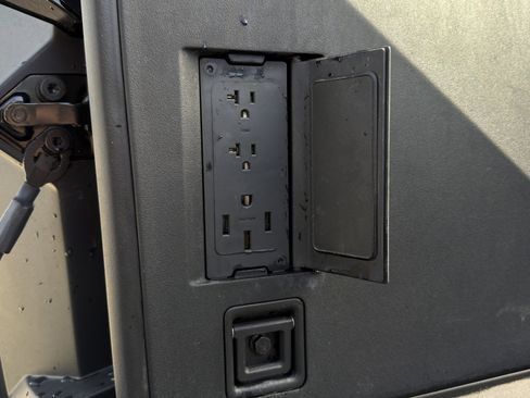 Used 2025 Tesla Cybertruck AWD Crew Cab image 49