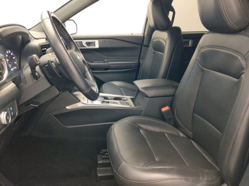 Used 2020 Ford Explorer XLT w/ Equipment Group 202A RWD image 17
