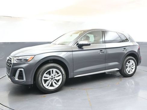 Used 2024 Audi Q5 2.0T Premium w/ Convenience Package AWD/4WD image 2