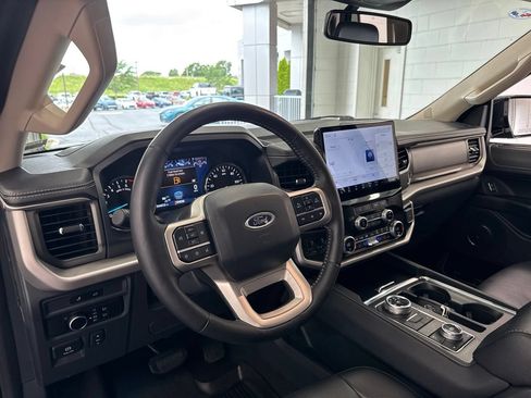 Used 2024 Ford Expedition XLT AWD/4WD image 17